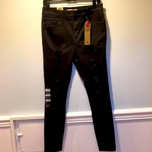 Women’s Distressed Levi’s